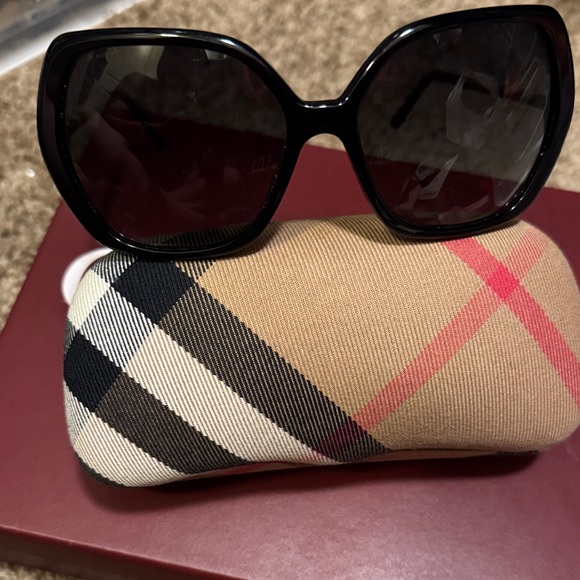 Burberry Accessories - Designer Black Sunglasses